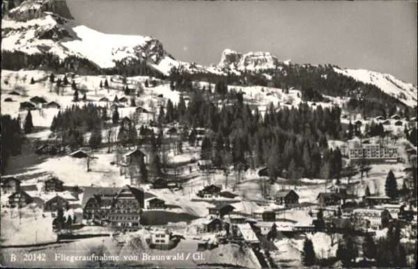 Braunwald GL Braunwald Fliegeraufnahme