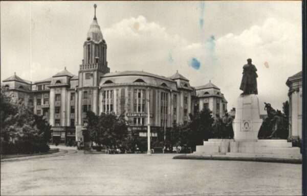 Debrecen Debrezin Debrecen Püspöki Palota Kossuth Szoborr