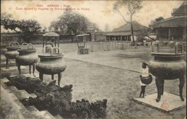 Hue Annam Vietnam Hue Annam Cour devant Pagode Gia Long d