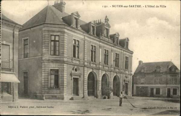 Noyen-sur-Sarthe Hotel de Ville