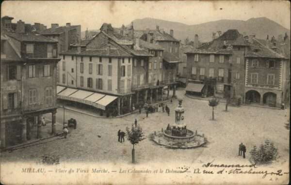 Millau Place Marche Colonnades Dolmen