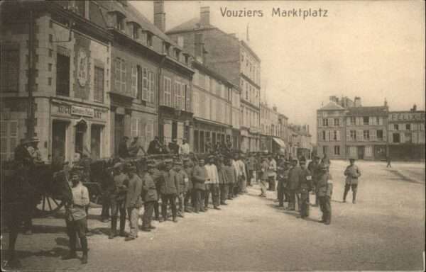 Vouziers Marktplatz Soldaten