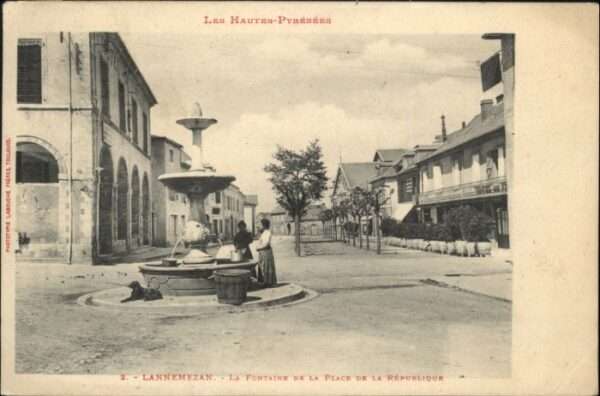 Lannemezan Fontaine Place Republique
