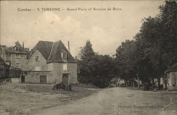 Turenne Correze Grand Place Avenue Brive