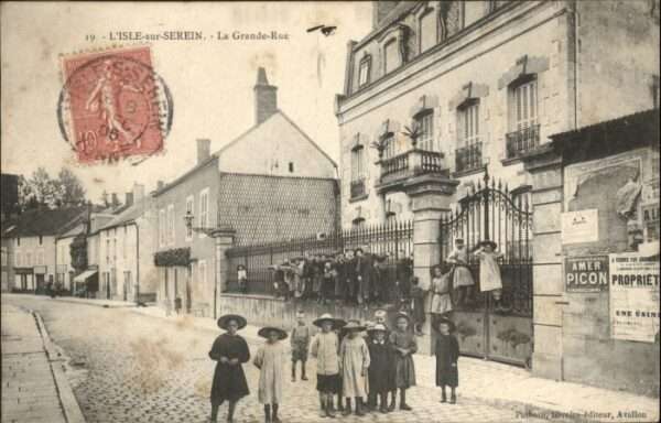 L Isle-sur-Serein Grande Rue