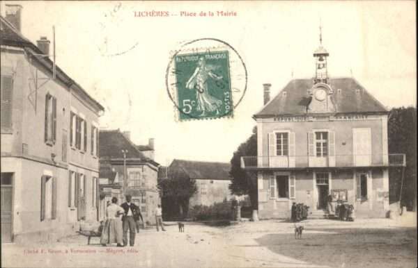 Licheres Place Mairie