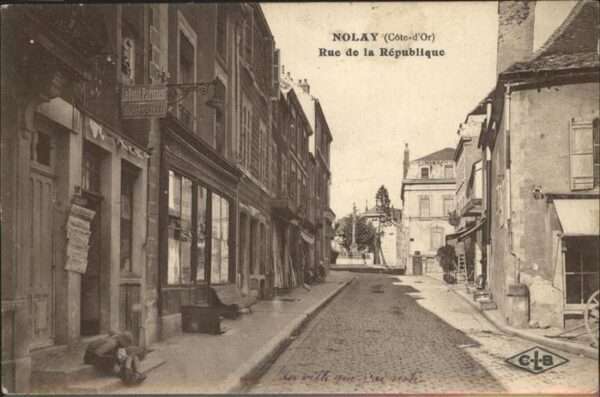 Nolay Cote-d Or Burgund Rue de la Republique