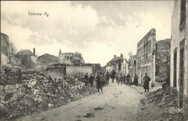 Somme-Py-Tahure Trümmer Soldaten