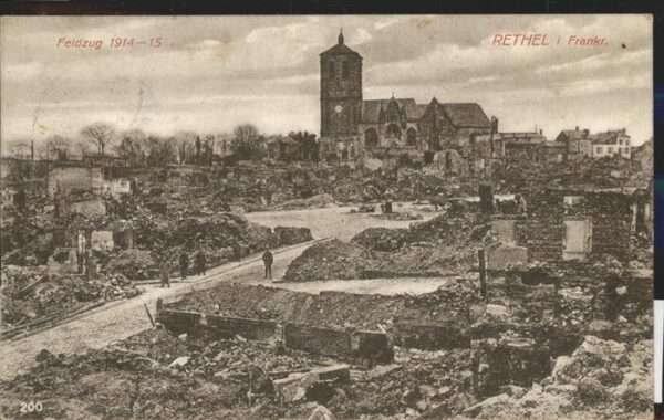 Rethel Ardennes Blick auf die zerstörte Stadt _ Feldpos