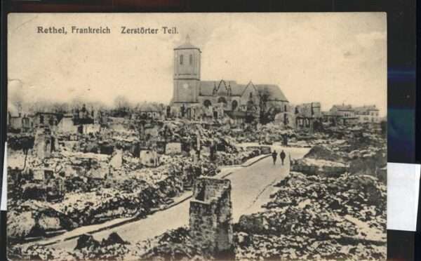 Rethel Ardennes Blick auf die zerstörte Stadt _ Feldpos