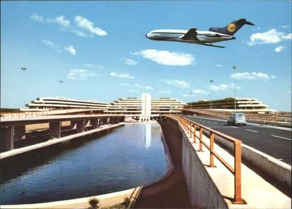 Flughafen Airport Aeroporto Köln Bonn Abfertigungsgebäude Flugzeug