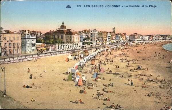 Les Sables-d Olonne Le Remblai et la Plage