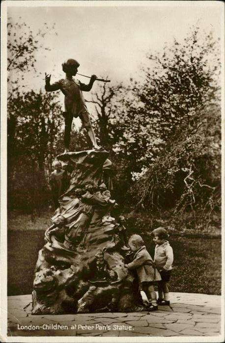 London Peter Park`s Staue