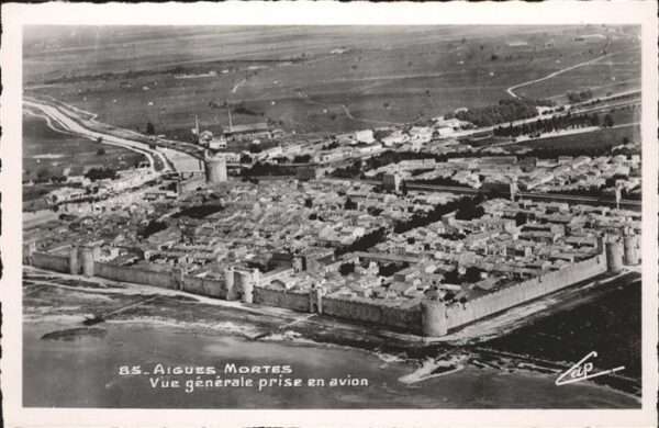 Aigues-Mortes Vue generale prise en avion