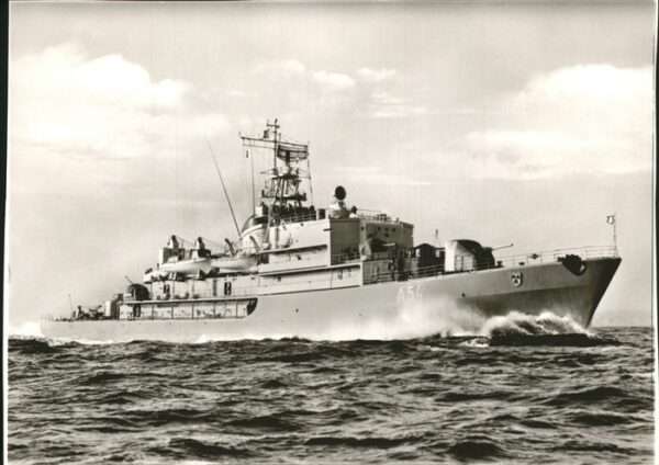 Schiffe Ships Navires SM Bootlender Isar