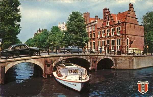 Amsterdam Niederlande OZ Voorburgwal Gracht Schiff