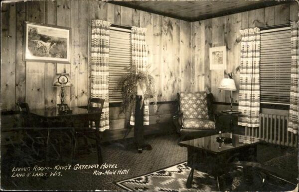 Land O Lakes Wisconsin Living Room Kings Gateway Hotel