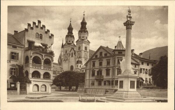 Brixen Suedtirol Domplatz Bressanonen Piazza del Duomo