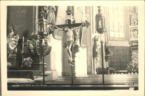 Taufkirchen Pram Kreuz Kirche Innen