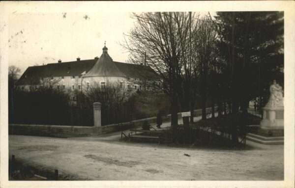 Gallspach Park Kriegerdenkmal Schloss