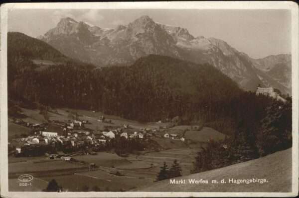 Werfen Salzburg Panorama Markt Werfen mit Hagengebirge