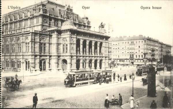 Opergebaeude Strassenbahn