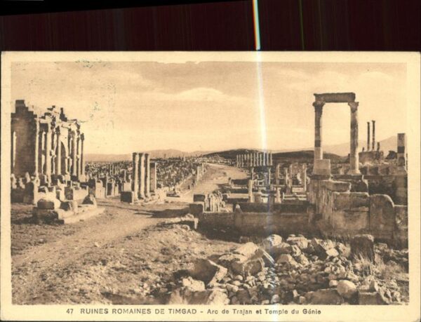 Timgad Ruines Romaines L Arc de Trajan et Temp