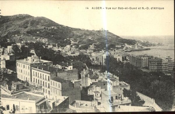 Alger Algerien Vue sur Bab_el_Oued et N._D. d Afrique