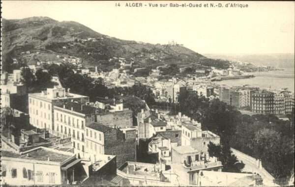 Alger Algerien Vue sur Bab_el_Oued et N._D. d Afrique