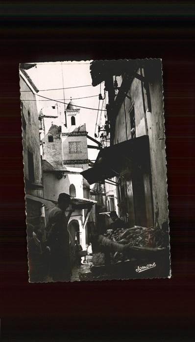 Alger Algerien La Casbah Un marchand de legumes pres d