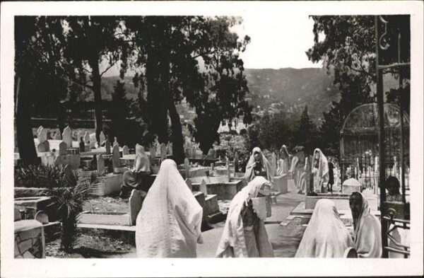 Alger Algerien Le vendredi au cimetiere d El Ketar