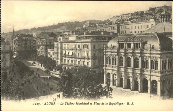 Alger Algerien Place de la Republique et Theatre Munic