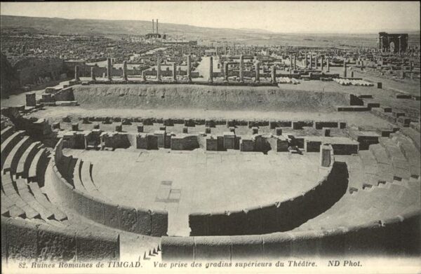 Timgad Ruines Romaines Vue prise des gradins s