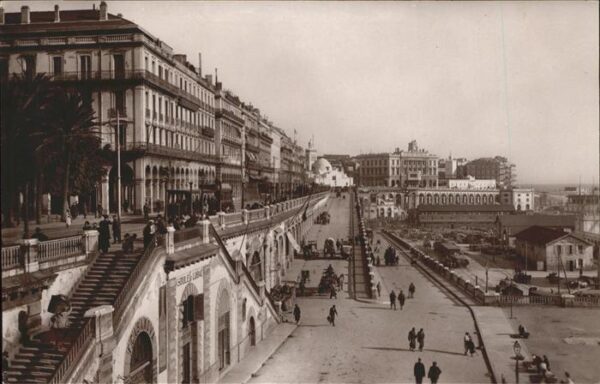 Alger Algerien Le Boulevard de la Republique et les ra