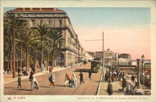Alger Algerien Boulevard de la Republique et Square Ar