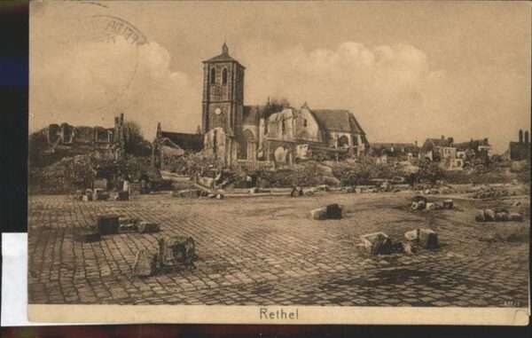 Rethel Ardennes Zerschossener Stadtteil bei der Kirche