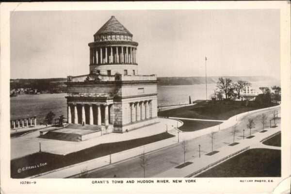 New York City Grants Tomb and Hudson River