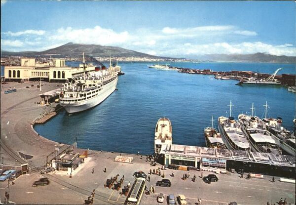 Schiffe Ships Navires Napoli stazione marittima Neapel