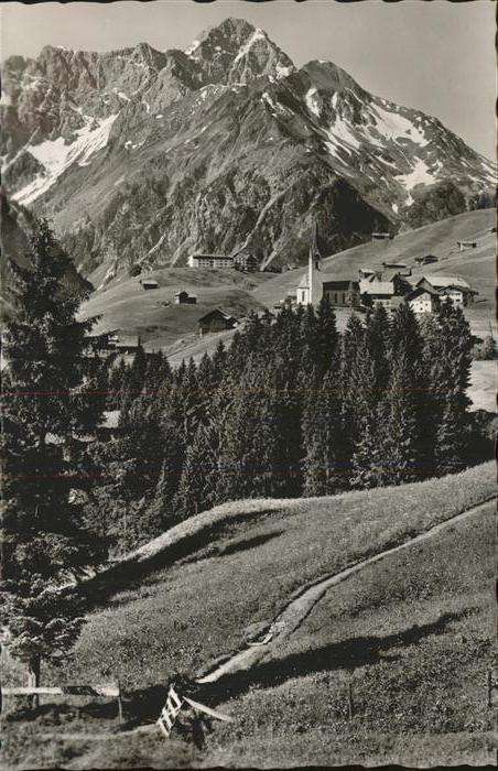 Hirschegg Kleinwalsertal Vorarlberg mit Widderstein und Bärenkopf