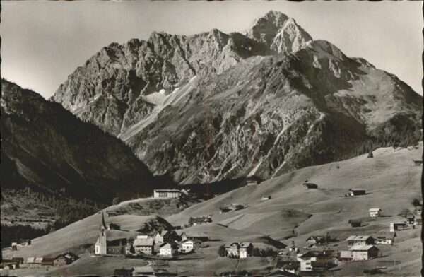 Hirschegg Kleinwalsertal Vorarlberg mit Widderstein und Bärenkopf