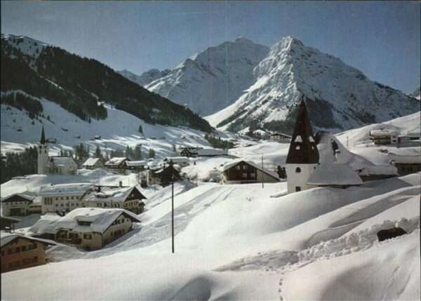 Hirschegg Kleinwalsertal Vorarlberg Ortsansicht mit Elferkopf Zwölferkopf