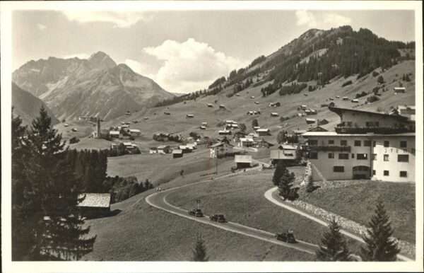 Hirschegg Kleinwalsertal Vorarlberg Ortsansicht mit Widderstein Bärenkopf u