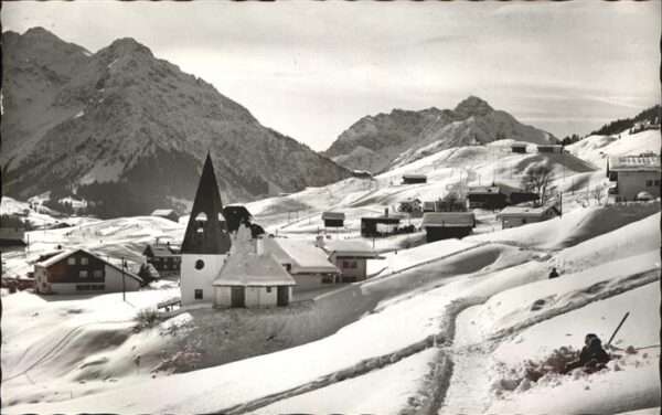 Hirschegg Kleinwalsertal Vorarlberg Ferienheim Schlössle mit Elferkopf Zwöl