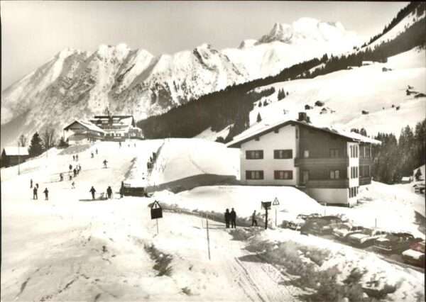 Hirschegg Kleinwalsertal Vorarlberg Haus Birkenhöhe mit Alpenpanorama