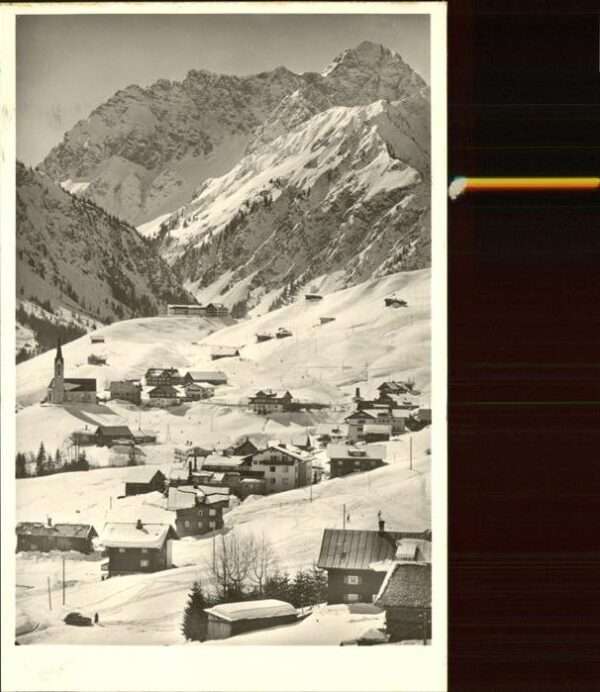 Hirschegg Kleinwalsertal Vorarlberg Ortsansicht mit Widderstein und Bärenko