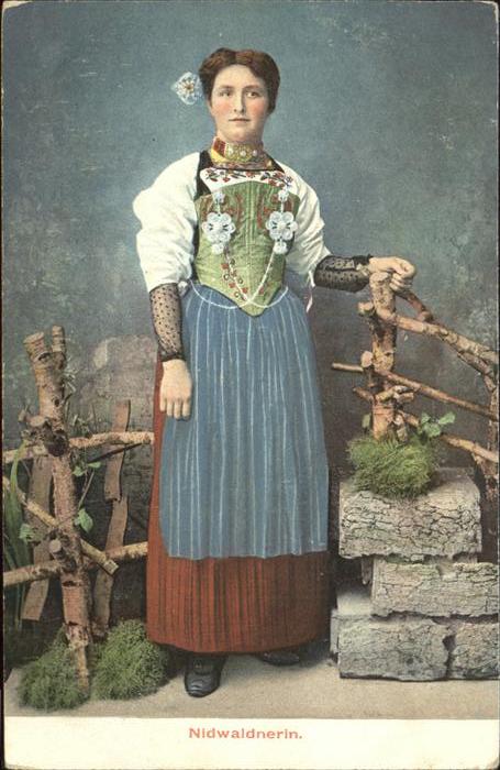Trachten Nidwaldnerin Schweizer Tracht