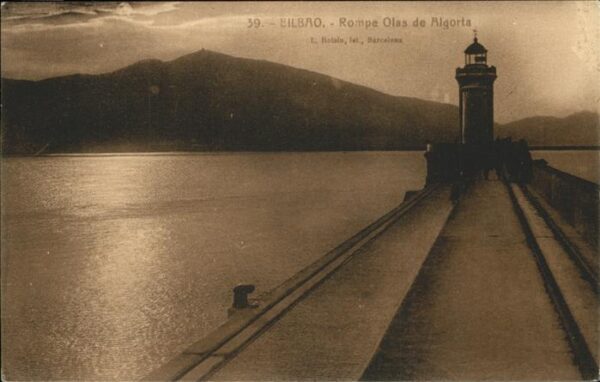 Bilbao Espana Rompe Olas de Algorta Leuchtturm