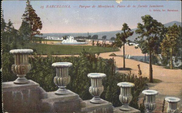 Barcelona Cataluna Parque de Montjuich Paseo de la fuente