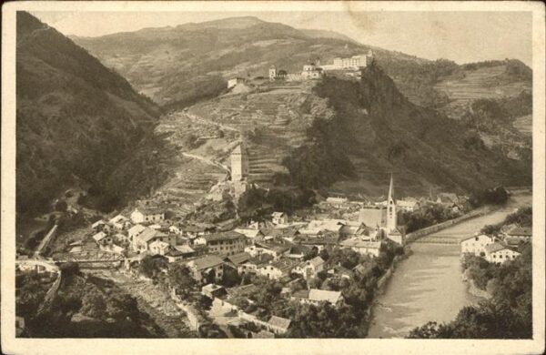 Klausen Eisacktal Suedtirol Panorama Burg Schloss