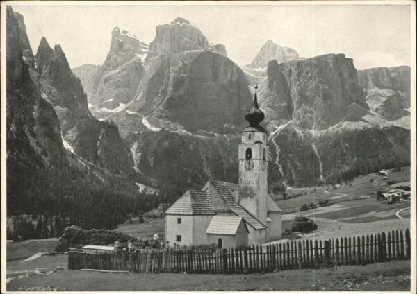 Corvara Pustertal Suedtirol Colfuschg Sellagruppe Kirche